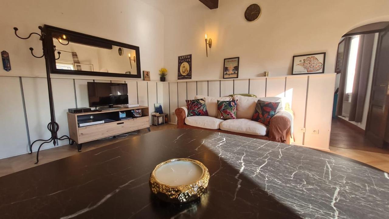 Sunny Apartment With Nice View In History City Center เอ็ก-ซอง-โพรวองซ์ ภายนอก รูปภาพ